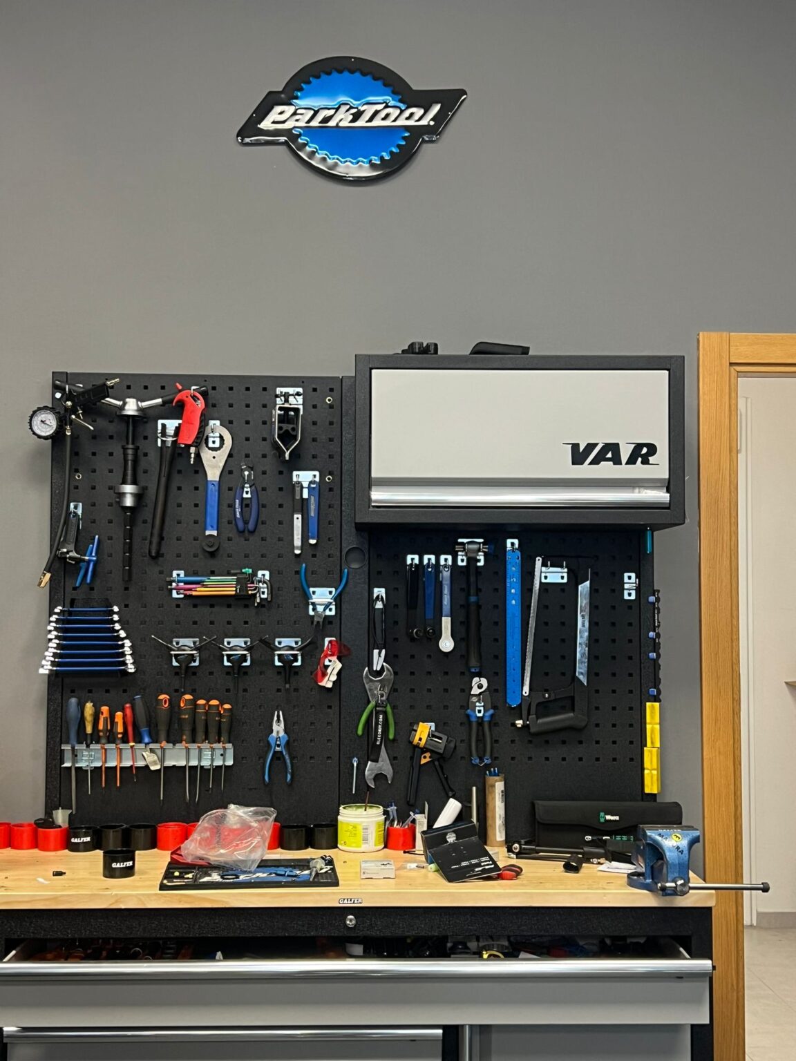 Pared de herramienta profesional Park Tool y VAR